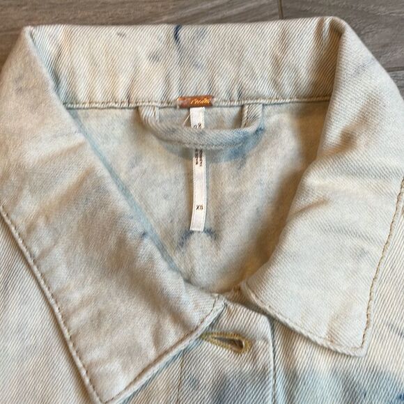 NWT Free People {REVOLVE} Rumors Denim Jacket in Jones Tie Dye Blue size XS - Picture 6 of 9